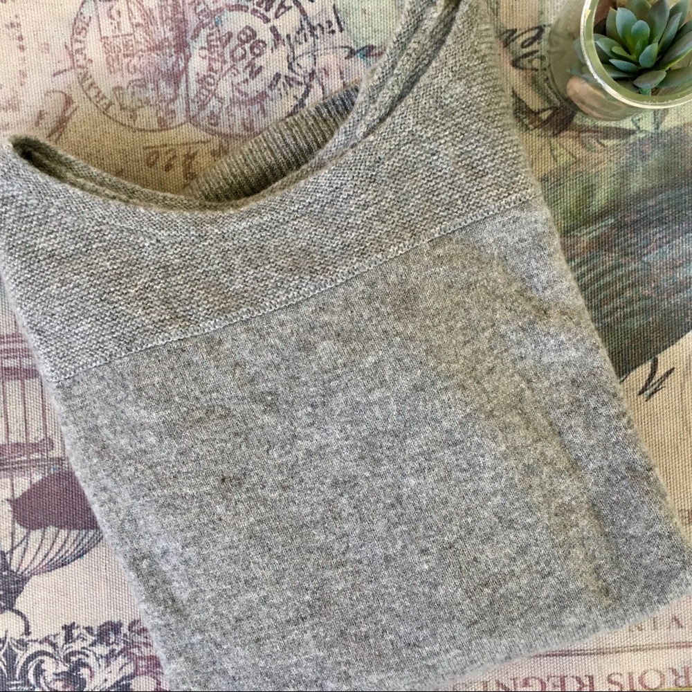 Club Monaco 100% Italian Cashmere Gray Sweater